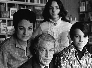 Daniel Day-Lewis parents: Father Cecil Day-Lewis, Mother Jill Balcon, sister Tamasin Day-Lewis